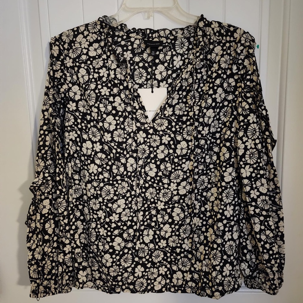 NWT WHO WHAT WEAR FOLK FLORAL PRINT BLOUSE - SIZE MEDIUM